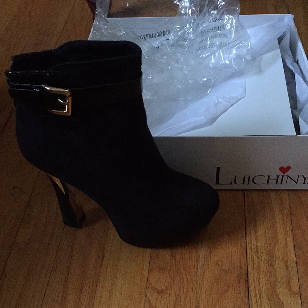 Luichiny black suede boots